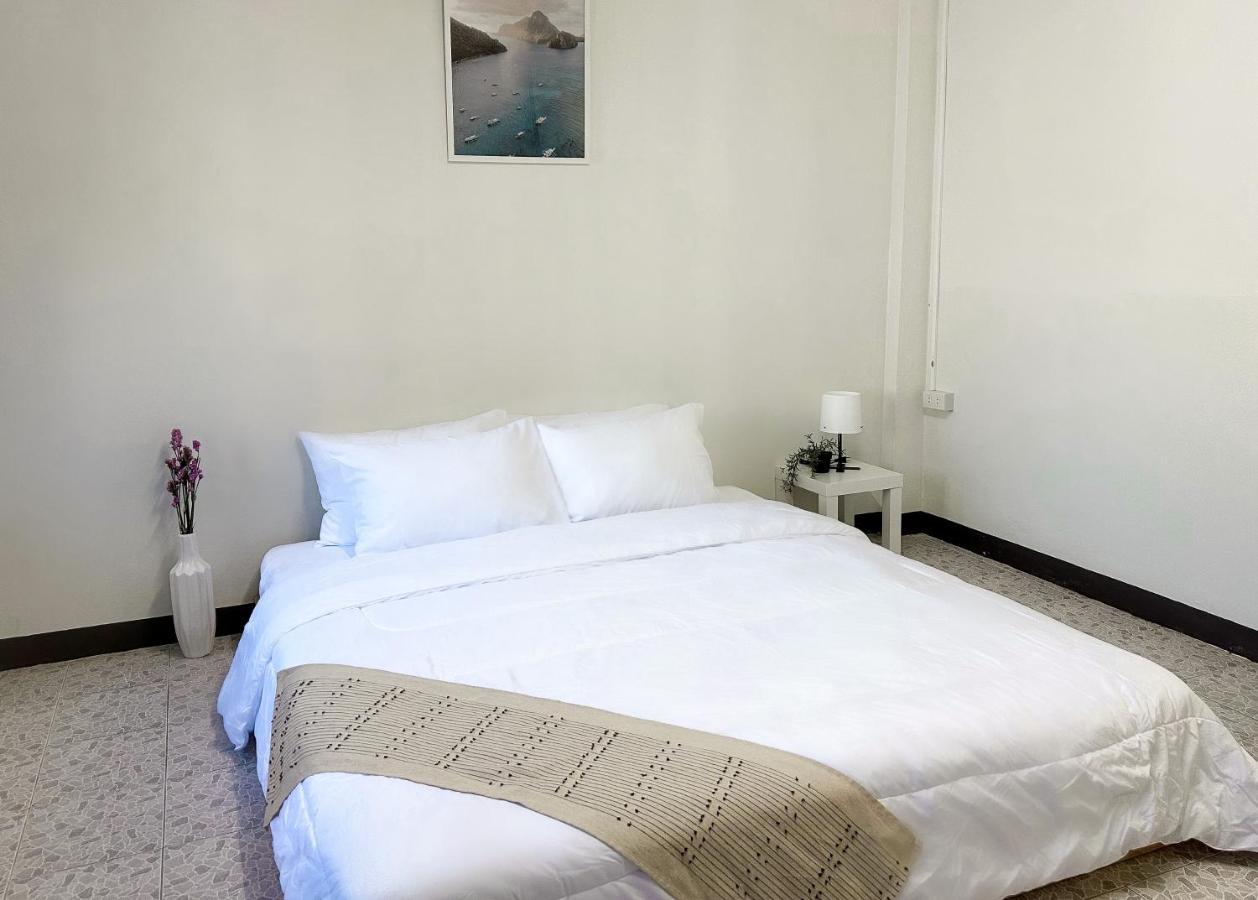 Montana Hotel & Hostel Phuket Karon Eksteriør bilde