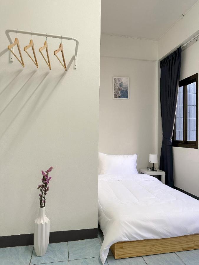 Montana Hotel & Hostel Phuket Karon Eksteriør bilde