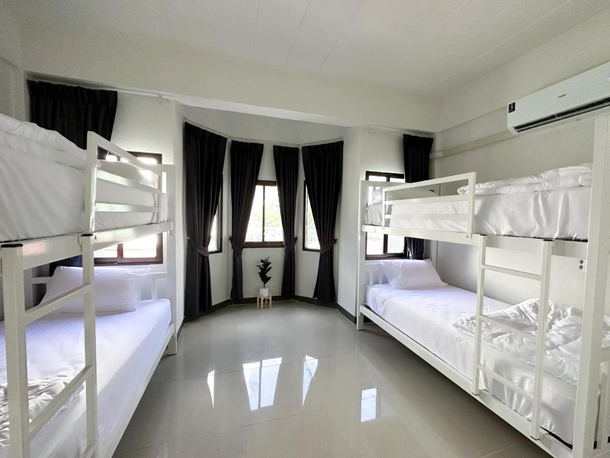 Montana Hotel & Hostel Phuket Karon Rom bilde
