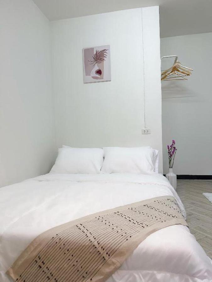 Montana Hotel & Hostel Phuket Karon Eksteriør bilde