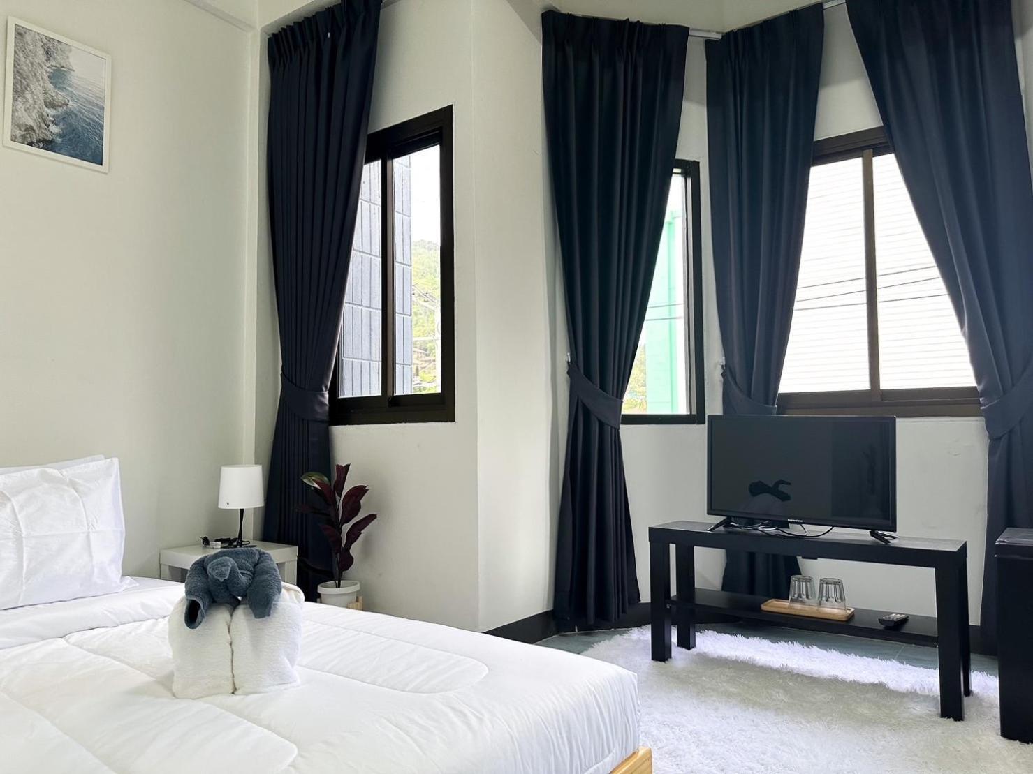 Montana Hotel & Hostel Phuket Karon Eksteriør bilde