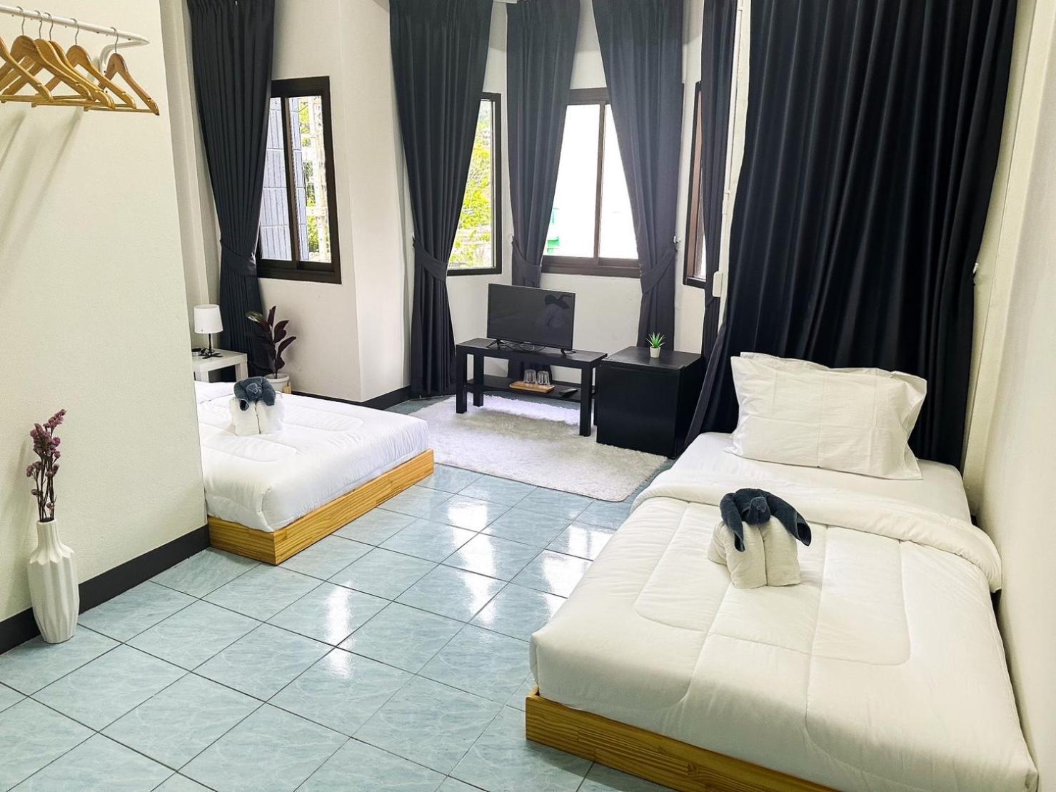 Montana Hotel & Hostel Phuket Karon Eksteriør bilde
