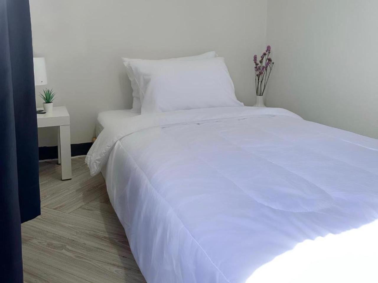 Montana Hotel & Hostel Phuket Karon Eksteriør bilde