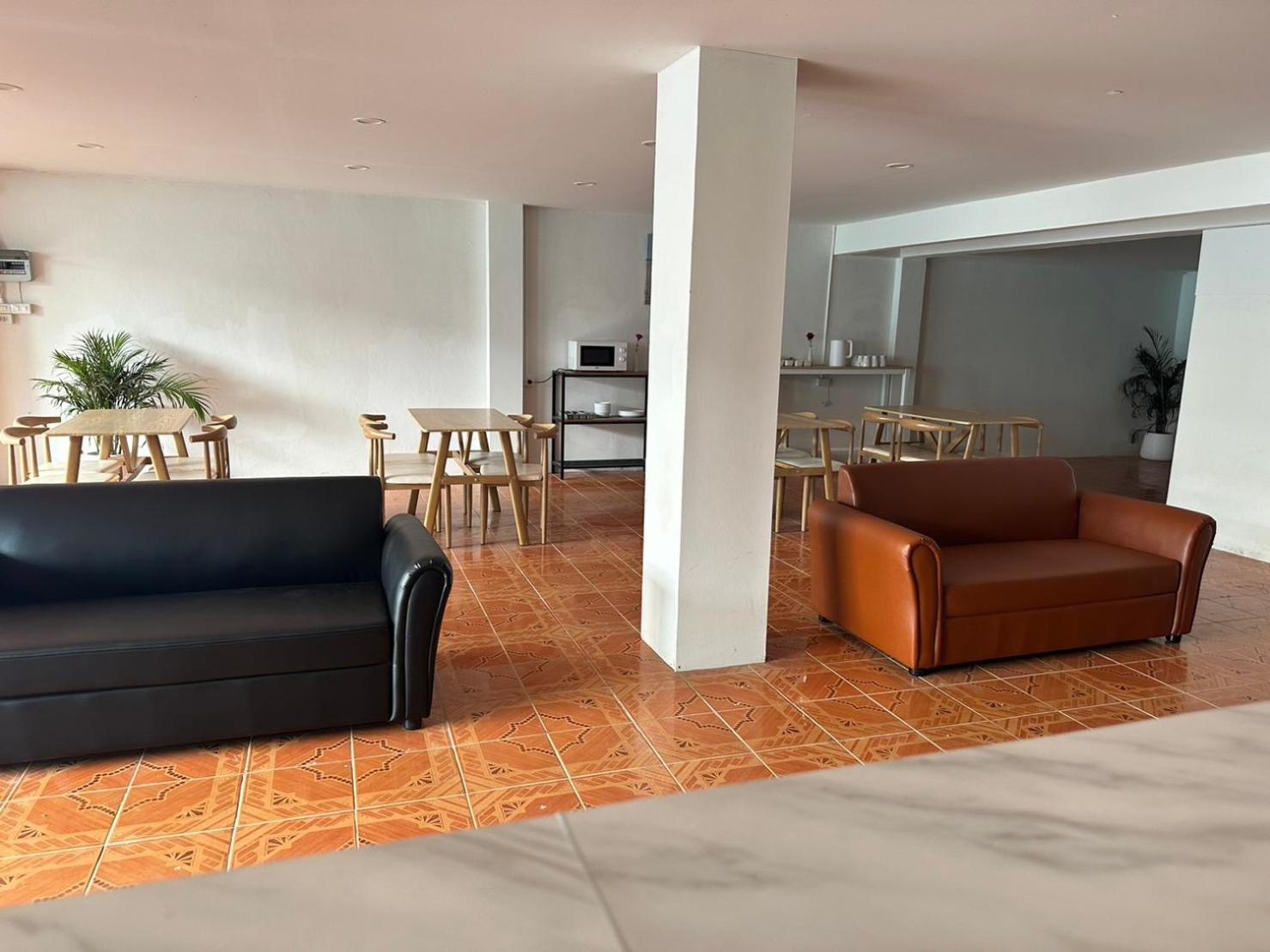 Montana Hotel & Hostel Phuket Karon Eksteriør bilde